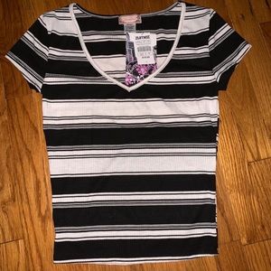 BRAND NEW ZUMIEZ TOP